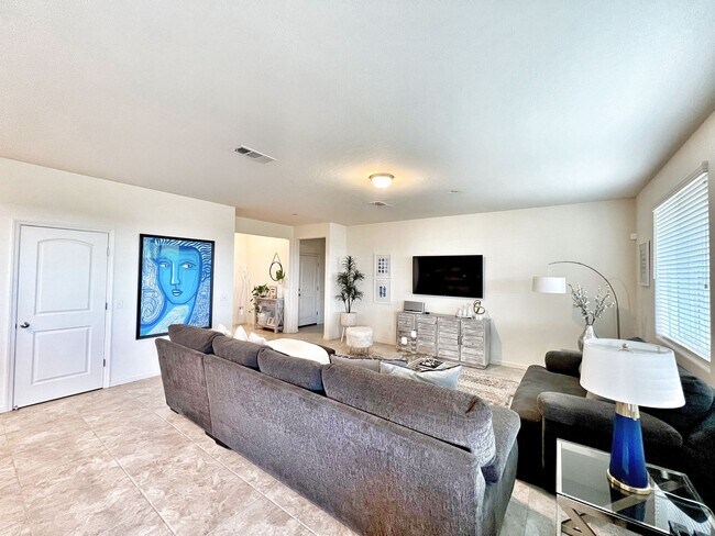 Building Photo - Beautiful Home for rent in Visalia, Ca