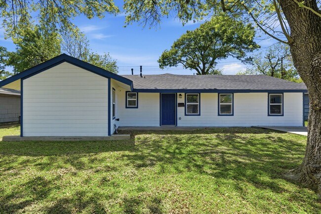 Building Photo - 5962 Ridgeway Dr