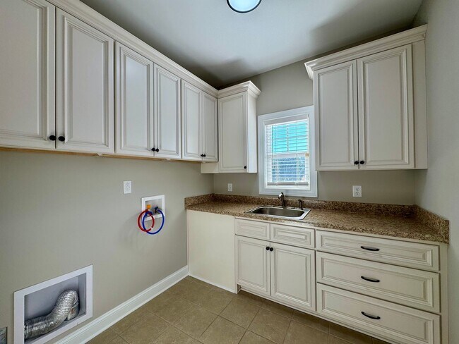 Building Photo - Traemoor At Lakewood