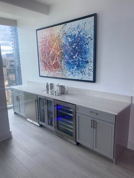 Building Photo - 150 E Robinson St