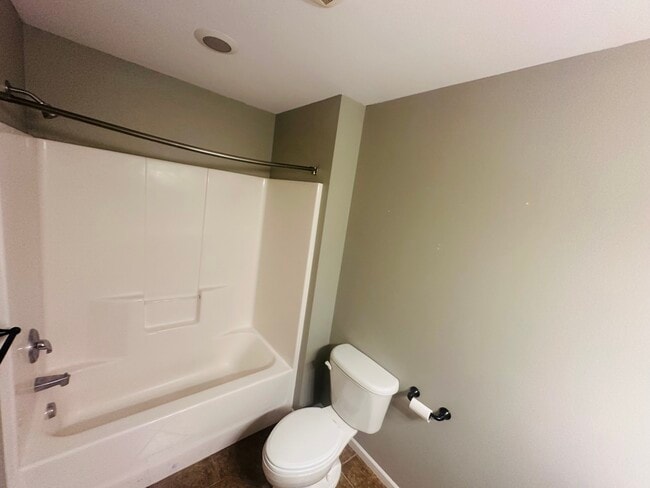 Building Photo - 285 Brookstone Dr