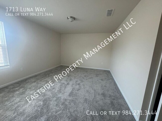 Building Photo - 1713 Luna Wy