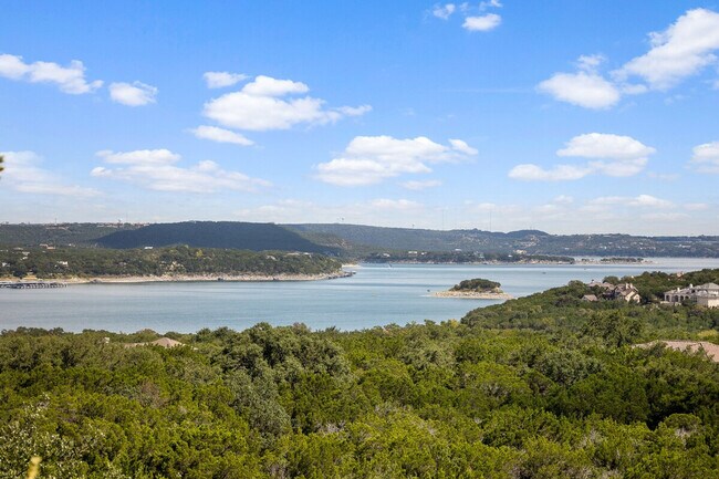 Building Photo - 18004 Edgewood Way