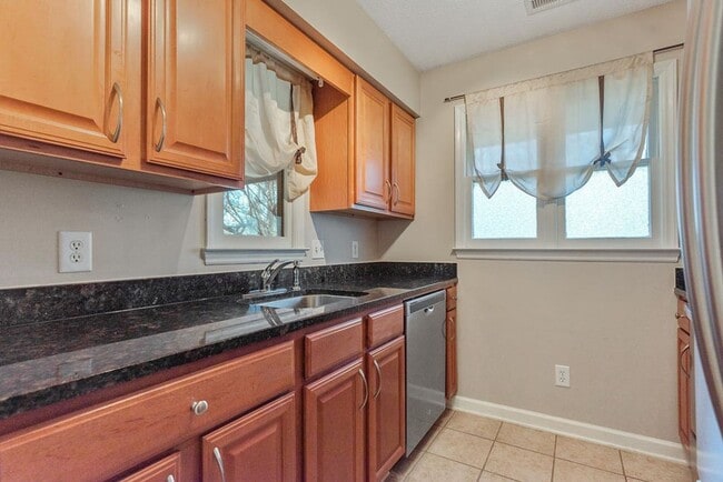 Building Photo - 2 Bedroom Condo Near Rex Hospital!