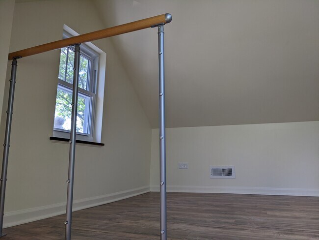 Building Photo - 2122