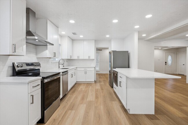 Building Photo - 4947 Cheena Dr