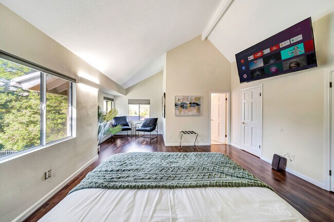 Building Photo - 30428 Penrod Dr