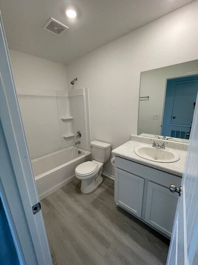 Building Photo - 3 Bedroom, 2 Bathroom Home