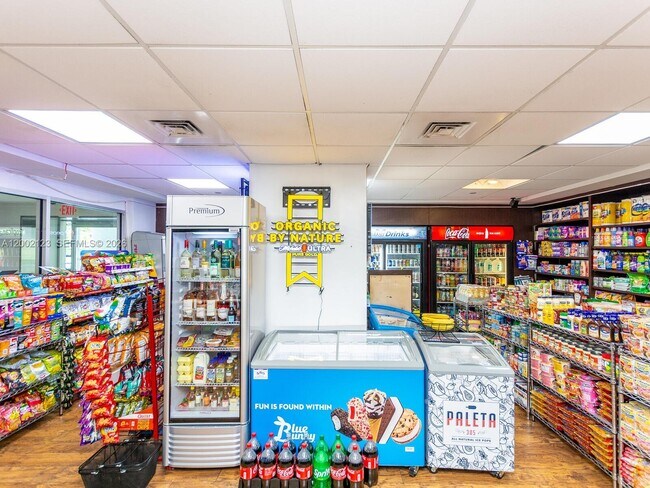 Building Photo - 1000 West Ave