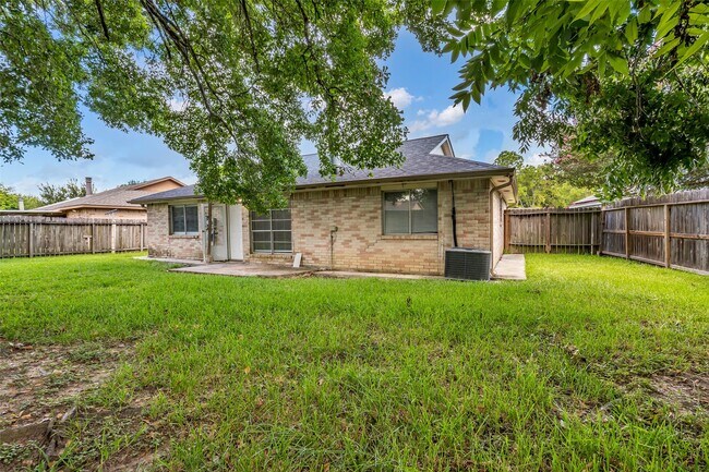 Building Photo - 13915 Old Village Ln