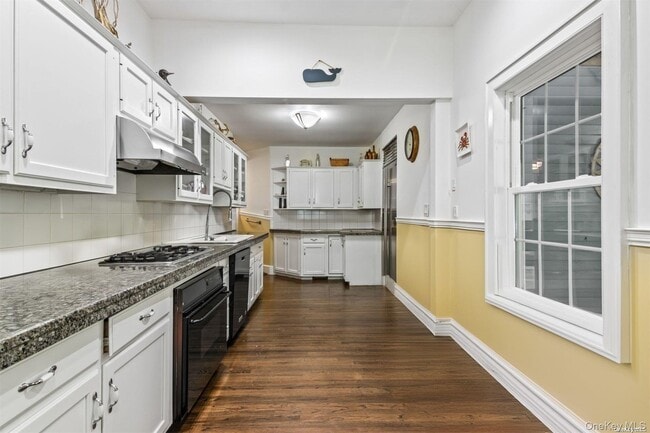 Building Photo - 245 Main St