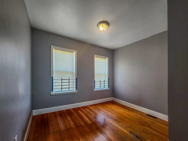 Building Photo - 12 Fox St