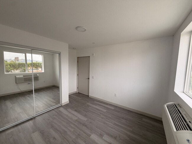 Building Photo - 2403 Clyde Ave
