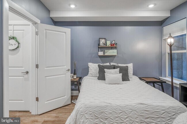 Building Photo - 1431 N 5th St