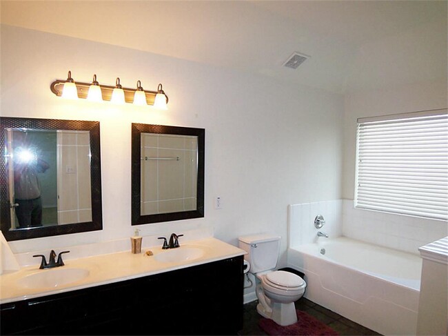 Building Photo - 2223 Enchanted Park Ln