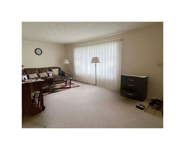 Building Photo - Well-maintained 4-bed, 2-bath Home in the WL School District