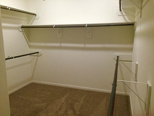 Building Photo - 618 Longstreet Dr