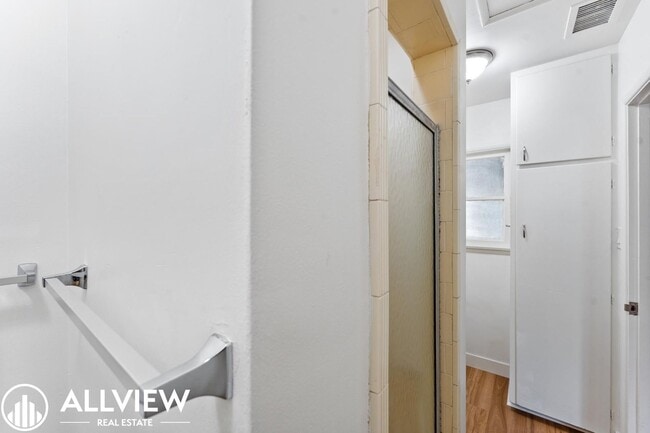 Building Photo - Stylishly Renovated Santa Ana Gem – 4-Bedr...