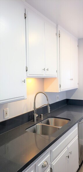 Building Photo - West Brent Apartments