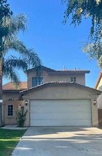 Building Photo - South Bakersfield Home