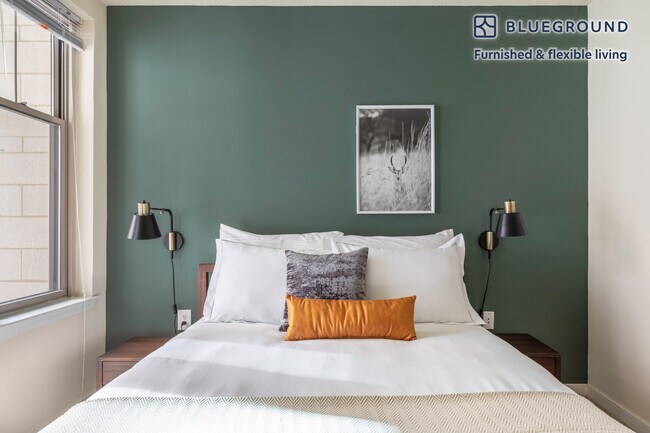 Building Photo - 2400 M St NW