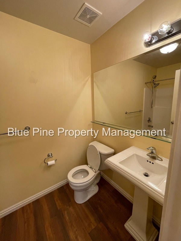 Building Photo - 2409 Brandon Dr