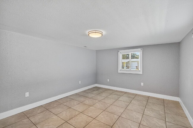 Building Photo - Spacious Gulfport Gem with Large Private Backyard and Plenty of Driveway Space