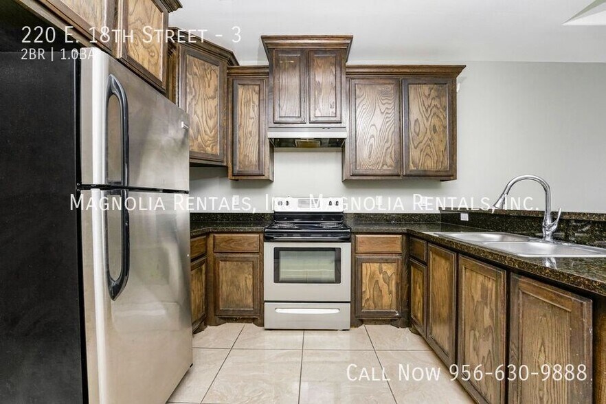 Building Photo - 220 E 18th St