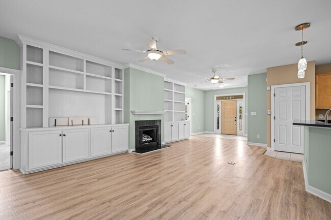 Building Photo - 212 Carefree Ln