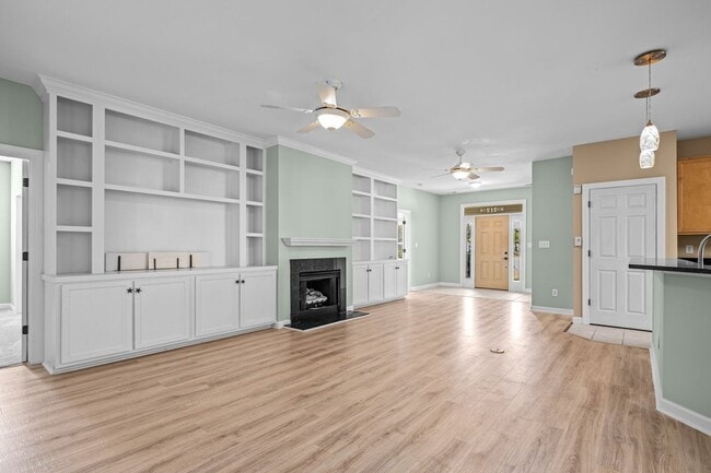 Building Photo - Four Bed Brandywine Home Available Now