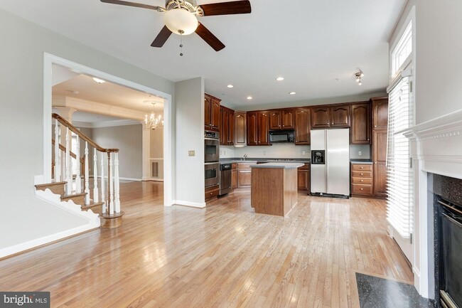 Building Photo - 286 Murtha St