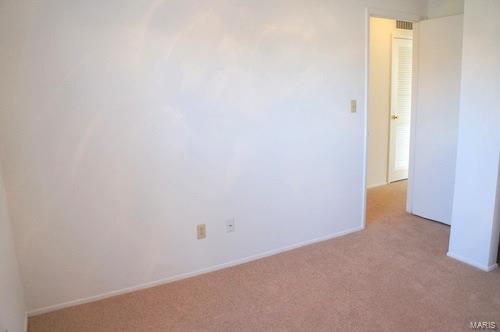 Building Photo - 715 White Oak Dr