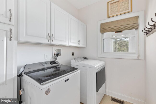 Building Photo - 882 Liberty Furnace Rd