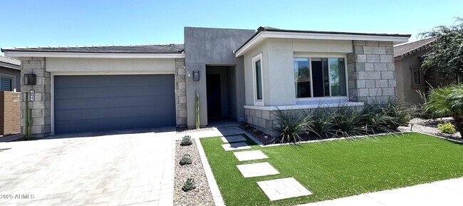 Primary Photo - 2827 E Los Gatos Dr