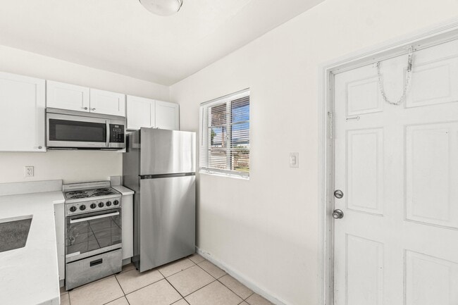 Building Photo - 211 Sunrise Ave