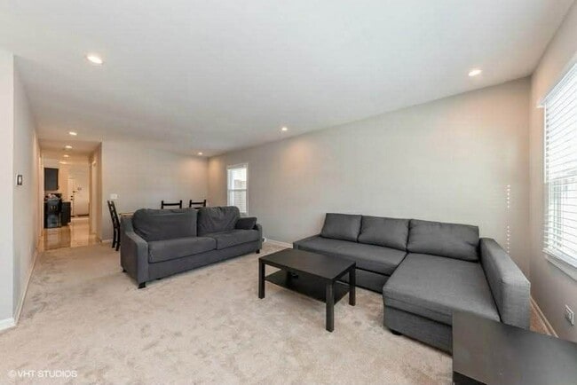 Building Photo - 856 E Capri Dr