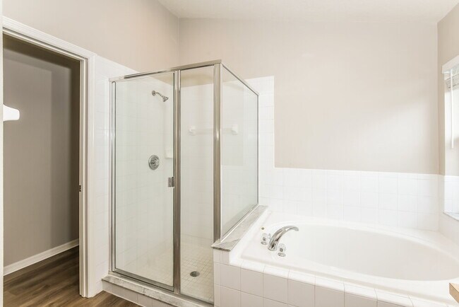 Building Photo - 5652 Sycamore Canyon Dr