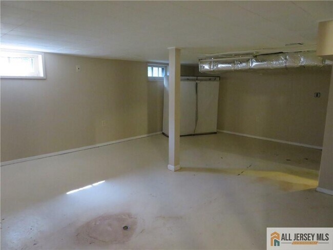 Building Photo - 52 Avenel St