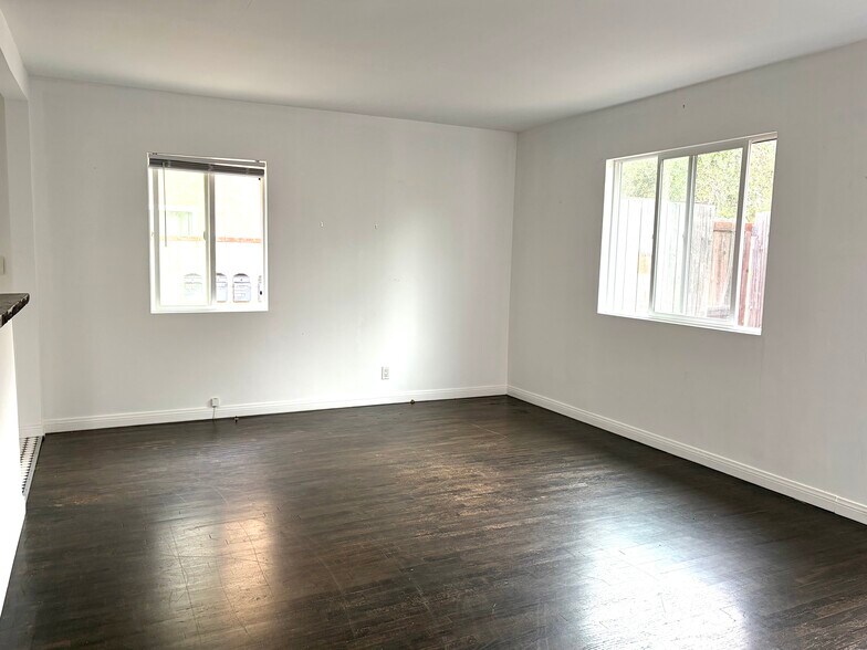 Building Photo - 2304 Voorhees Ave