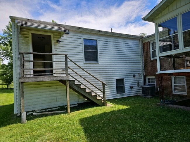 Building Photo - 3917 Hawthorne Rd