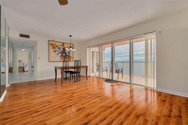 Building Photo - 7430 Sunshine Skyway Ln S