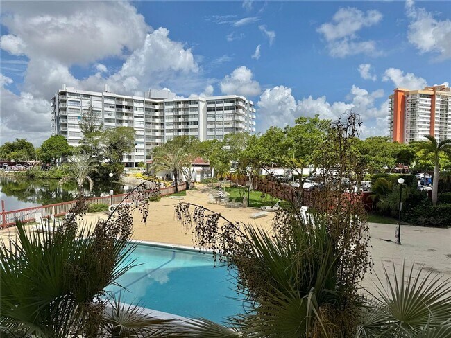 Building Photo - 1300 NE Miami Gardens Dr