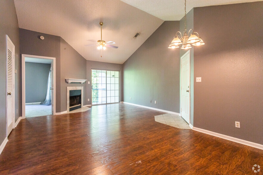 Living Area - Valley View