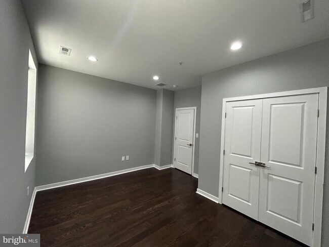 Building Photo - 1801 W Venango St