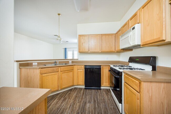 Building Photo - 8403 N Coyote View Ct