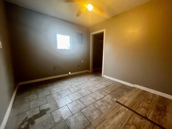Building Photo - 3 Bedroom in Slaton