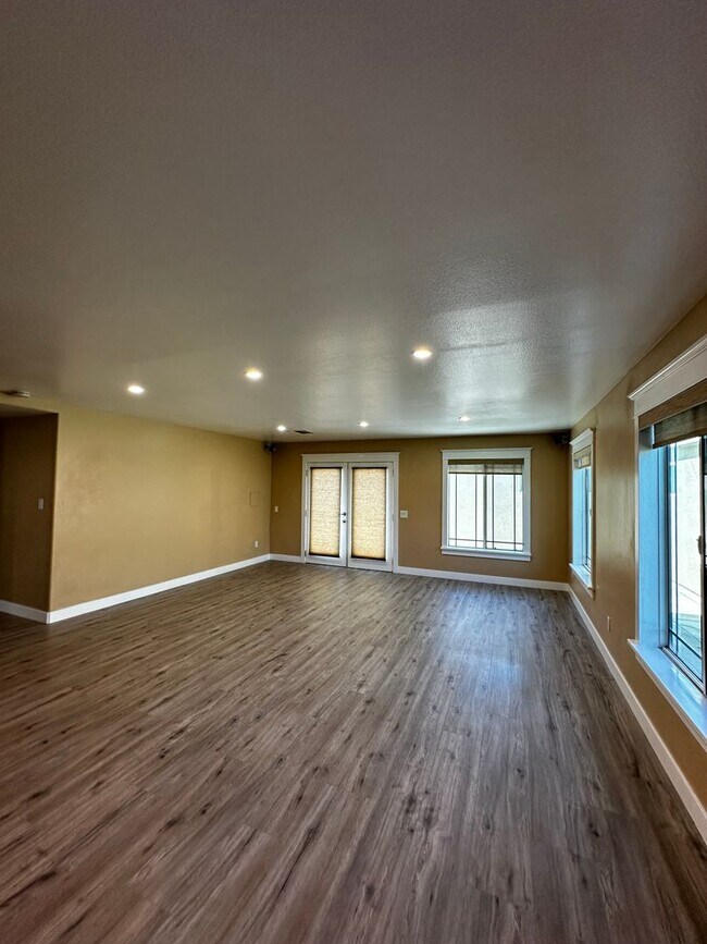 Building Photo - 6061 Navajo Rd