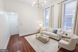 Building Photo - 1828-1800 Green St