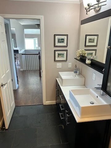 Building Photo - 215 Knox St