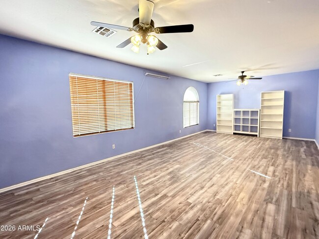 Building Photo - 9786 S La Rosa Dr